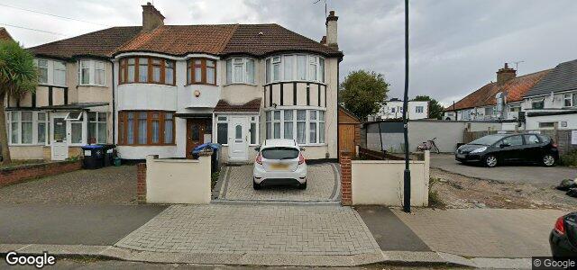 Larawan ng 2 Burgess Avenue sa Winnipeg, Manitoba