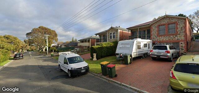 Larawan ng 3 Leeds Avenue sa Winnipeg, Manitoba