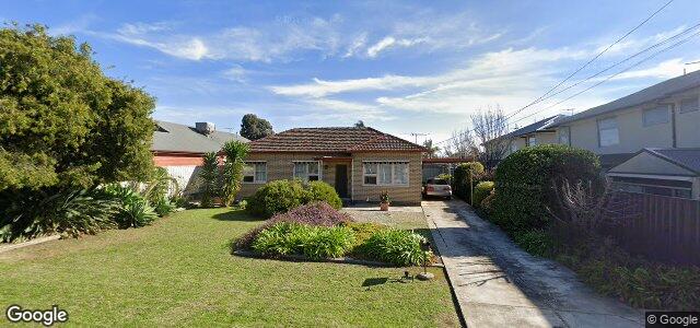 Larawan ng 42 Leeds Avenue sa Winnipeg, Manitoba