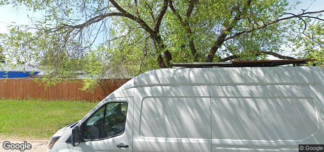 Larawan ng 50 Leeds Avenue sa Winnipeg, Manitoba