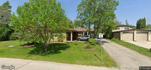 Larawan ng 51 Leeds Avenue sa Winnipeg, Manitoba