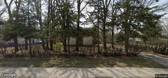 Larawan ng 579 University Crescent sa Winnipeg, Manitoba