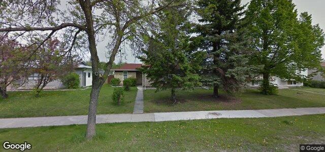 Photo of 604 Dalhousie Drive in Winnipeg, Manitoba