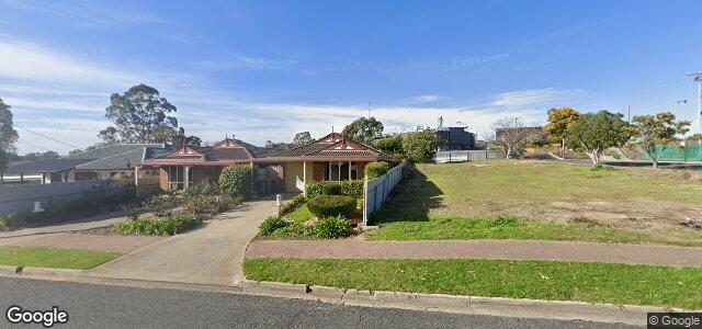 Larawan ng 7 Leeds Avenue sa Winnipeg, Manitoba