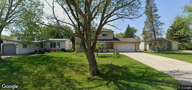 Larawan ng 90 Leeds Avenue sa Winnipeg, Manitoba