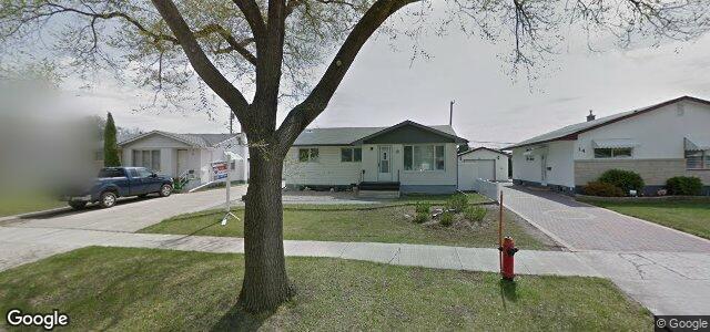 Larawan ng 12 Macklin Avenue sa Winnipeg, Manitoba