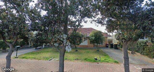 Larawan ng 12 Richardson Avenue sa Winnipeg, Manitoba