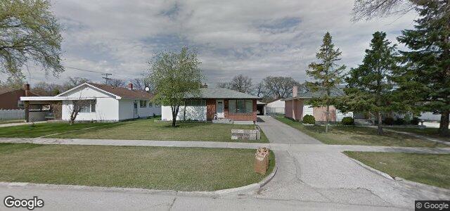 Larawan ng 13 Macklin Avenue sa Winnipeg, Manitoba