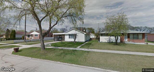 Larawan ng 15 Macklin Avenue sa Winnipeg, Manitoba