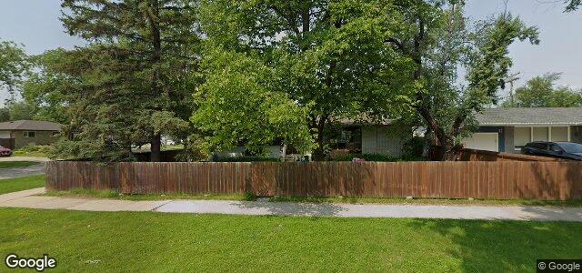 Larawan ng 2 Grandcrest Street sa Winnipeg, Manitoba