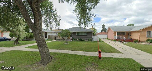 Larawan ng 24 Macklin Avenue sa Winnipeg, Manitoba
