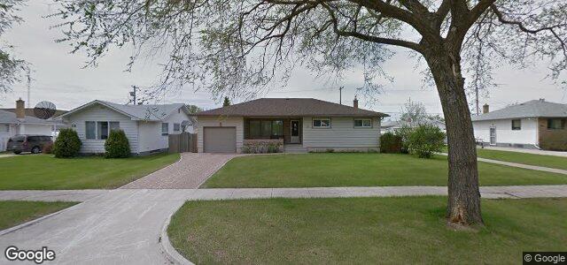 Larawan ng 28 Macklin Avenue sa Winnipeg, Manitoba