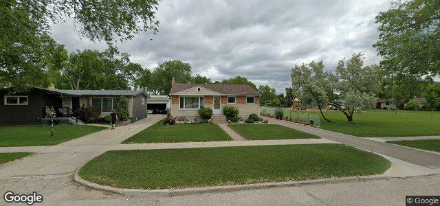 Larawan ng 37 Macklin Avenue sa Winnipeg, Manitoba