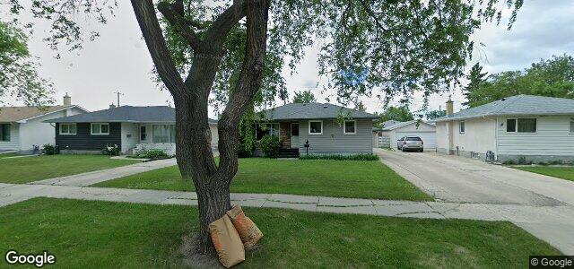Larawan ng 42 Macklin Avenue sa Winnipeg, Manitoba