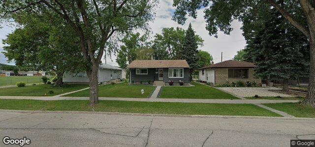 Larawan ng 706 Airlies Street sa Winnipeg, Manitoba
