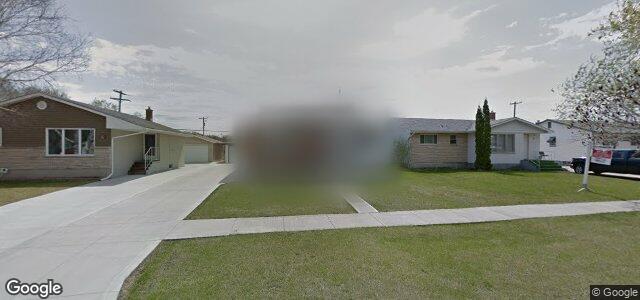 Larawan ng 8 Macklin Avenue sa Winnipeg, Manitoba