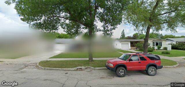 Larawan ng 800 Airlies Street sa Winnipeg, Manitoba