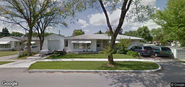 Larawan ng 900 Airlies Street sa Winnipeg, Manitoba