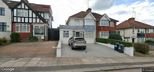 Larawan ng 101 Ellesmere Avenue sa Winnipeg, Manitoba