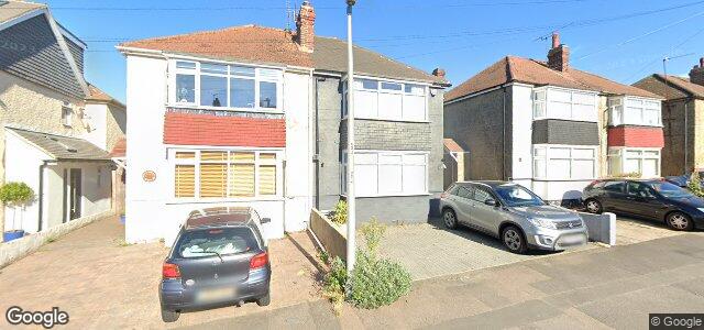 Larawan ng 118 Haig Avenue sa Winnipeg, Manitoba