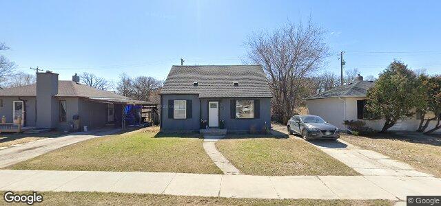 Larawan ng 132 Bank Avenue sa Winnipeg, Manitoba