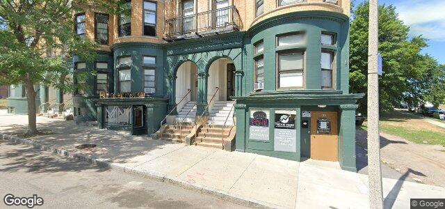 Larawan ng 51 Humboldt Avenue sa Winnipeg, Manitoba