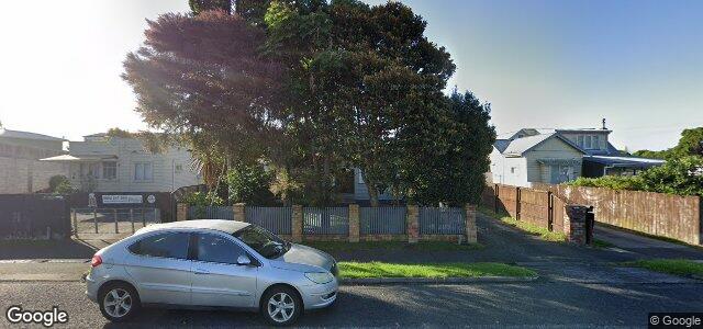 Larawan ng 8 Avondale Road sa Winnipeg, Manitoba