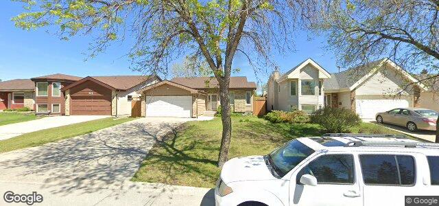 Larawan ng 215 Rutledge Crescent sa Winnipeg, Manitoba