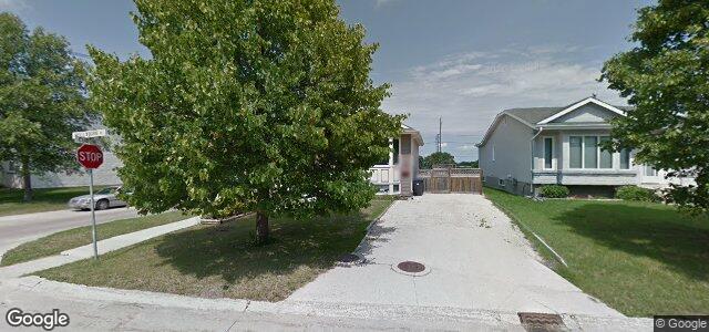 Larawan ng 2 Hollyburn Road sa Winnipeg, Manitoba