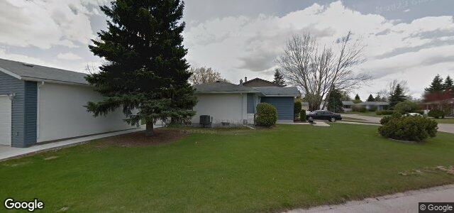 Larawan ng 67 Granada Crescent sa Winnipeg, Manitoba