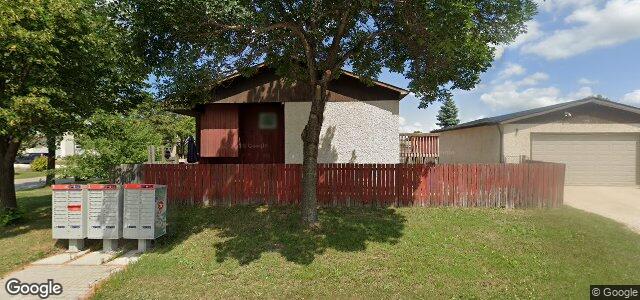 Larawan ng 100 Jonathan Crescent sa Winnipeg, Manitoba