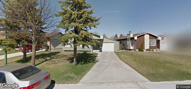 Larawan ng 111 Valewood Crescent sa Winnipeg, Manitoba