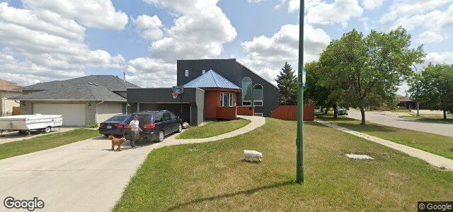 Larawan ng 2 Meadowland Drive sa Winnipeg, Manitoba
