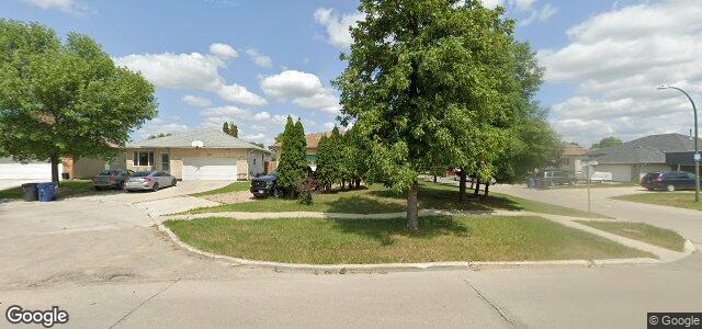 Larawan ng 303 Inkster Garden Drive sa Winnipeg, Manitoba