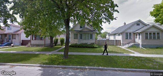Larawan ng 402 Garlies Street sa Winnipeg, Manitoba