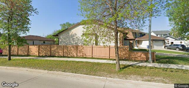 Larawan ng 100 De La Seigneurie Boulevard sa Winnipeg, Manitoba