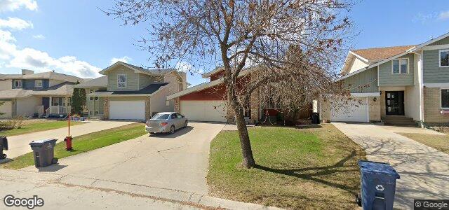 Larawan ng 100 Peres Oblats Drive sa Winnipeg, Manitoba