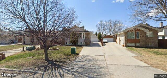 Larawan ng 15 Charbonneau Crescent sa Winnipeg, Manitoba