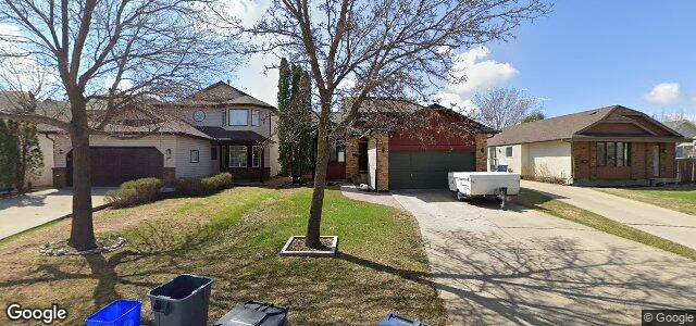 Larawan ng 16 Peres Oblats Drive sa Winnipeg, Manitoba