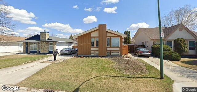 Larawan ng 201 Charbonneau Crescent sa Winnipeg, Manitoba