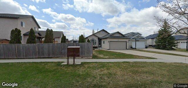 Photo of 452 Island Shore Boulevard in Winnipeg, Manitoba