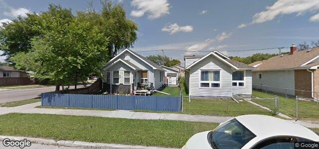 Larawan ng 301 Kilbride Avenue sa Winnipeg, Manitoba