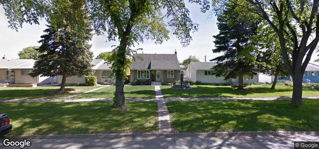 Photo of 321 Burrin Avenue in Winnipeg, Manitoba