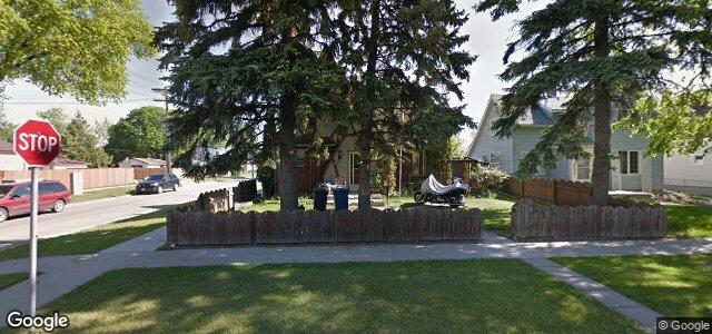 Larawan ng 355 Seven Oaks Avenue sa Winnipeg, Manitoba