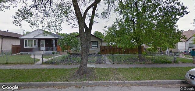 Larawan ng 381 Kilbride Avenue sa Winnipeg, Manitoba