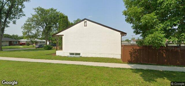 Larawan ng 415 Burrin Avenue sa Winnipeg, Manitoba