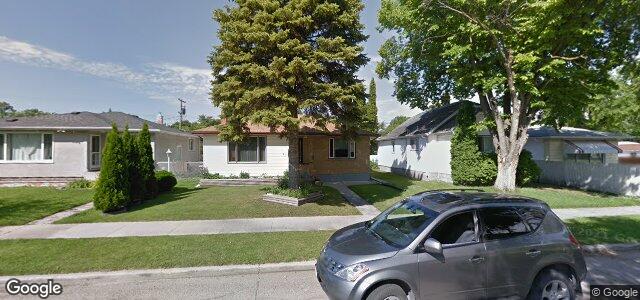 Larawan ng 421 Kilbride Avenue sa Winnipeg, Manitoba