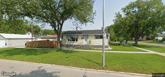 Larawan ng 302 Leola Street sa Winnipeg, Manitoba