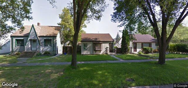 Photo of 431 Ravelston Avenue E in Winnipeg, Manitoba