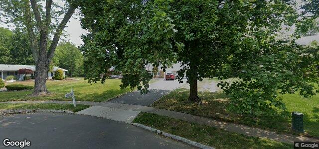 Larawan ng 10 Colonial Court sa Winnipeg, Manitoba